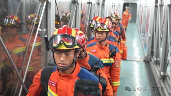 中国云南救援医疗队出征赴缅 紧急驰援抗震救灾