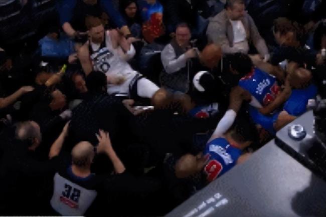 活塞vs森林狼激烈冲突！7人遭驱逐，迪文琴佐、霍兰、里德大打出手