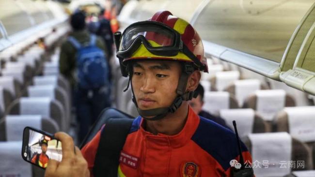 中国云南救援医疗队出征赴缅 紧急驰援抗震救灾