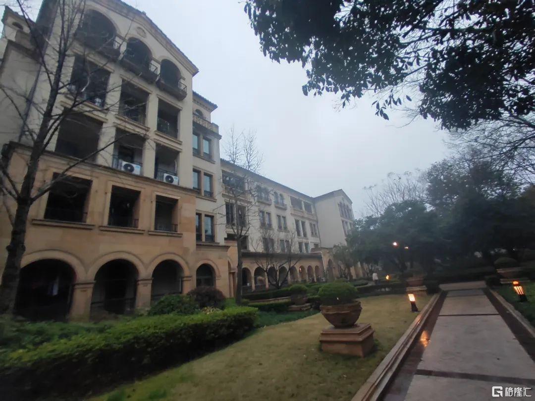最近杭州二手市场，热闹得有点过分