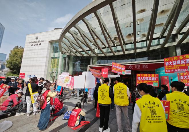 糖酒会暗流：摩肩擦踵的景象少了，小酒企喊话“2万做代理”、“拿货100万送特斯拉”