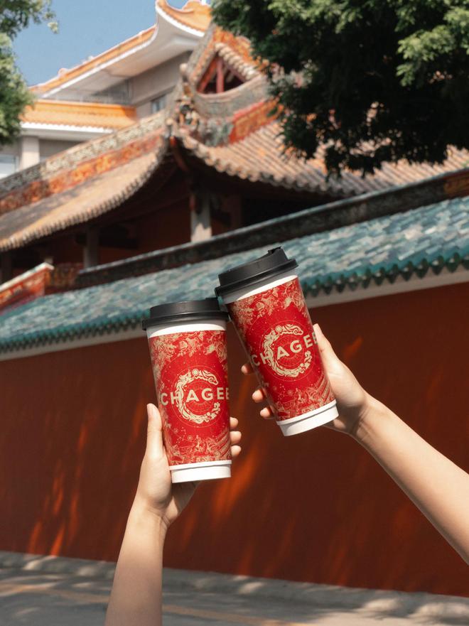 “雪王”称霸港股之后，霸王茶姬正式赴美上市，6440家门店年GMV295亿元