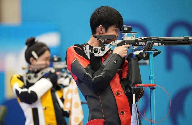 盛李豪发文回应获全国先进 射中人生“十环”