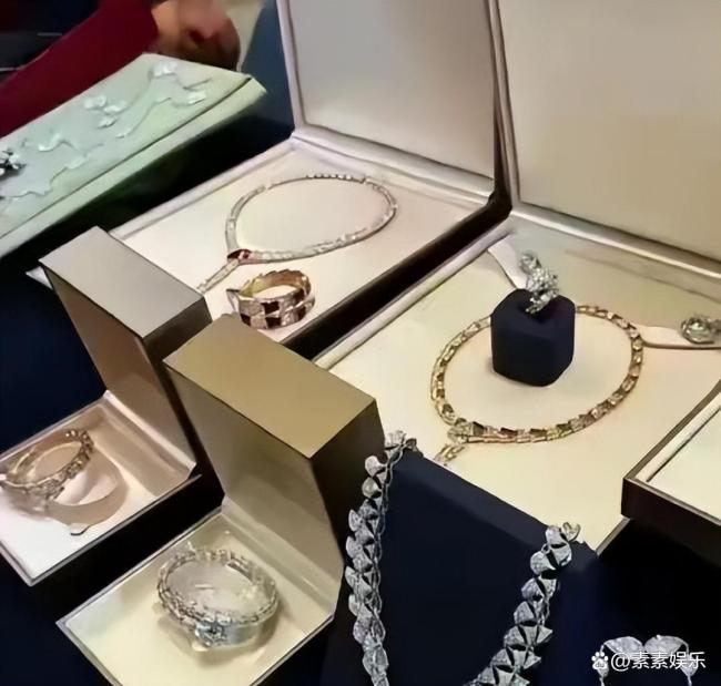 小S怒斥大S珠宝拍卖是子虚乌有 谣言引发家人愤怒