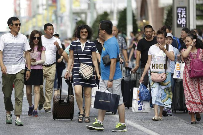 年轻一代被困在4年前的家里