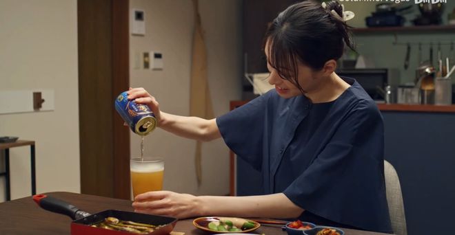 年轻一代被困在4年前的家里