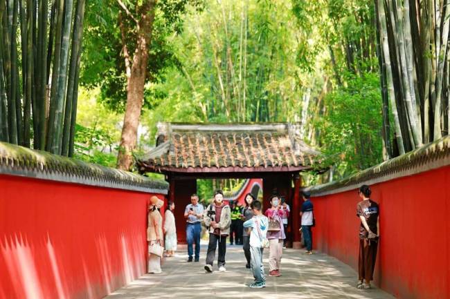 五一首日成都接待游客超175万人次 文博游与音乐节齐热
