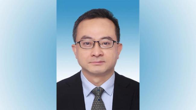 国务院任免国家工作人员：颜清辉任人社部副部长