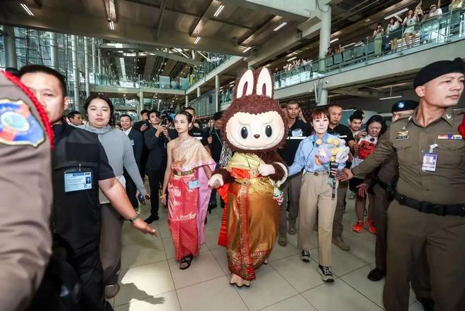 Labubu已经成了当代人的新佛牌