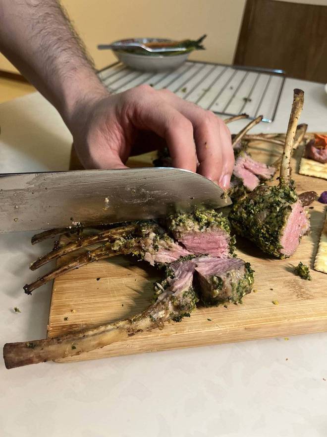 抢微波炉热饭，是打工人的世界大战