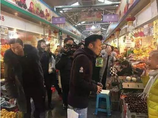 抢微波炉热饭，是打工人的世界大战