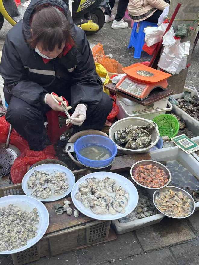 抢微波炉热饭，是打工人的世界大战