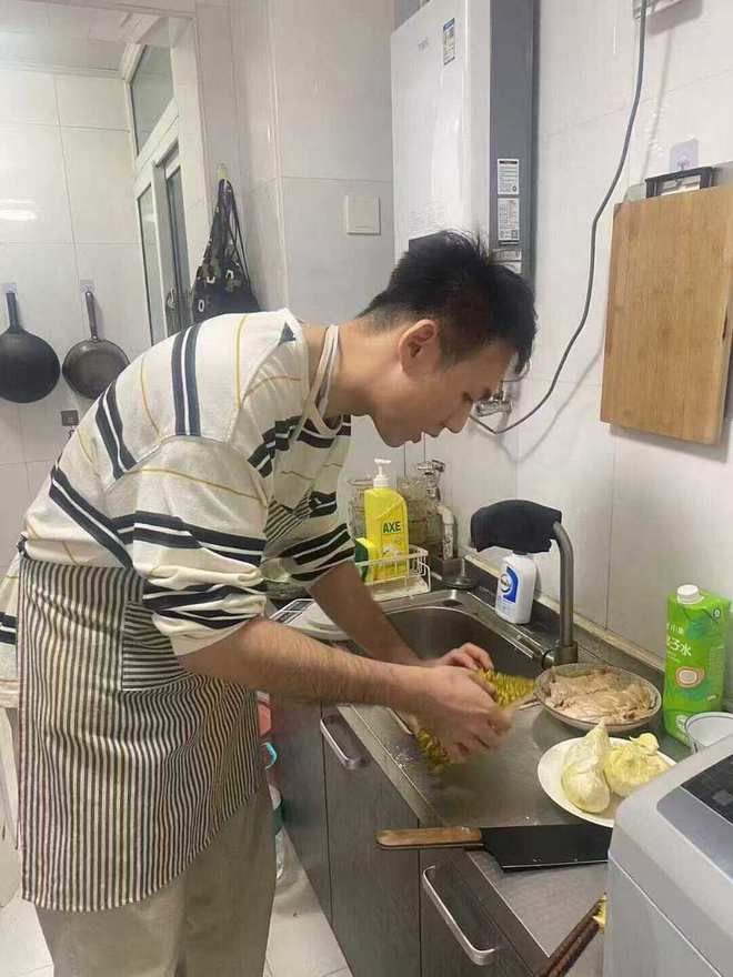 抢微波炉热饭，是打工人的世界大战