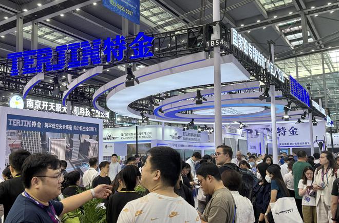 低空经济走过元年，下一步从“怎么飞”到“怎么管”