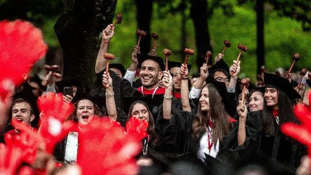 短暂喘息！哈佛大学暂时保留国际生招收资质，30天后呢？