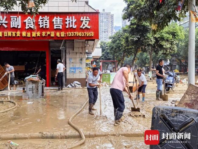 贵州榕江争分夺秒清淤重建家园 全城合力恢复生机