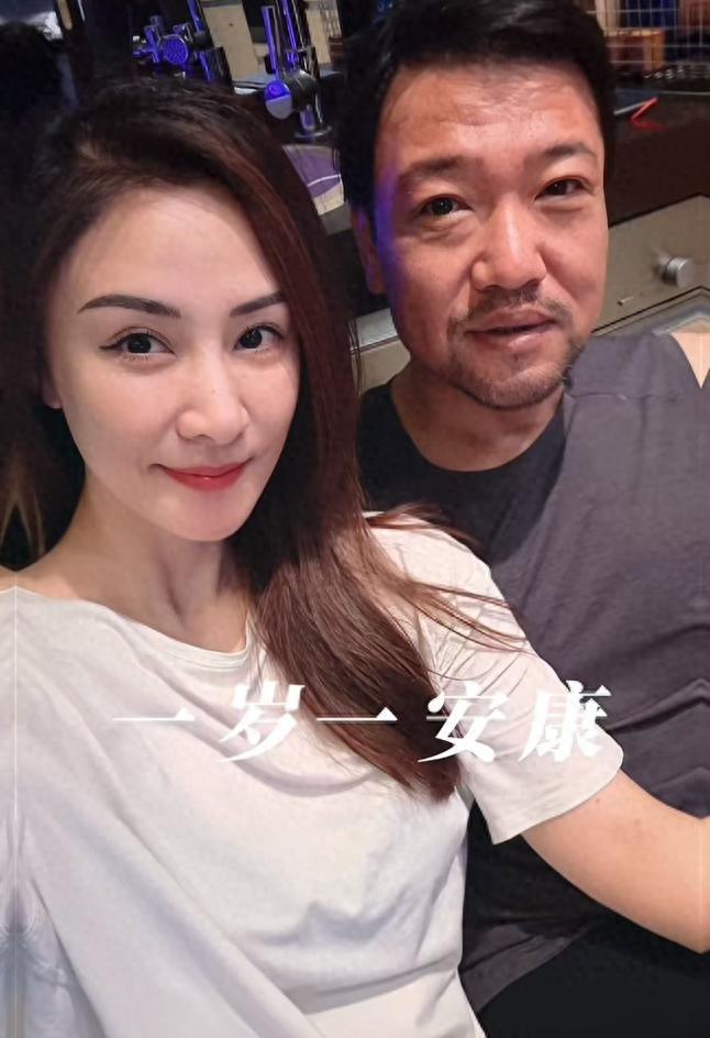 演员贾冰减肥成功瘦到脱相