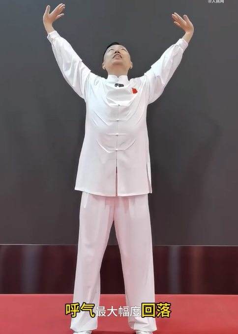 肩颈腰背僵硬人群！1个动作帮你舒活筋骨
