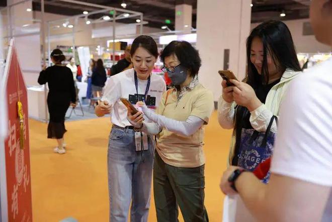 九方智投携股票学习机登陆2025上海国际MCN大会