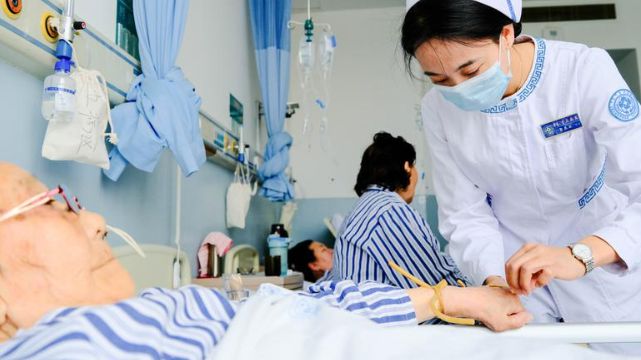 患者小病在社区、大病去三甲，二级公立医院如何突破“夹缝”？