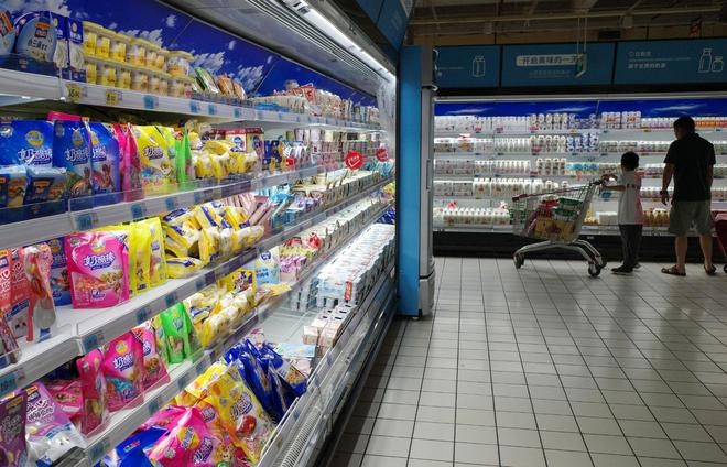 奶罐里的饮品战：乳企不止想做供奶商