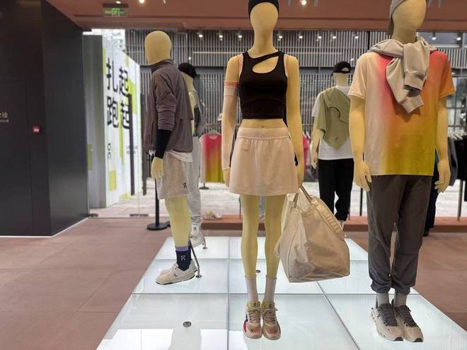 昂跑和lululemon打响中国激战