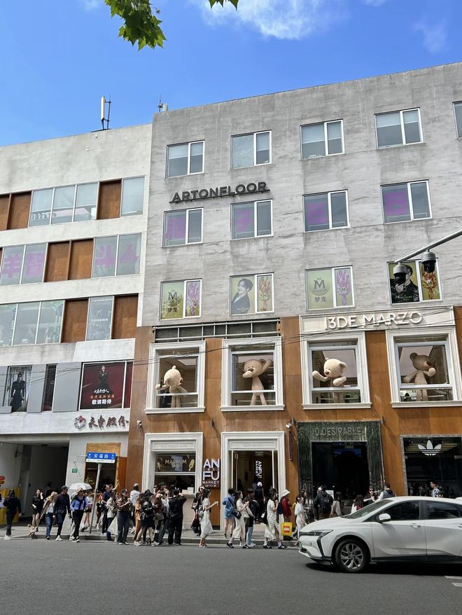 “上海街头采访”是本年度最幽默的小资纪录片
