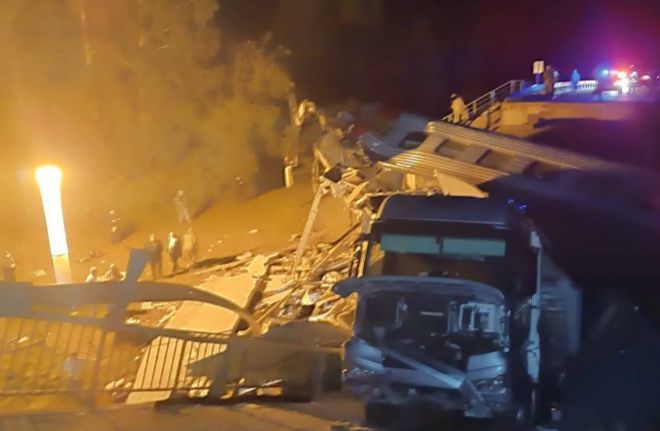 俄罗斯突发：一桥梁坍塌，列车脱轨，至少7人死亡