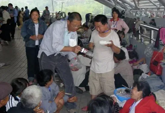 宗庆后去世一年后，才知道钟睒睒有多厚道 沉默里的格局