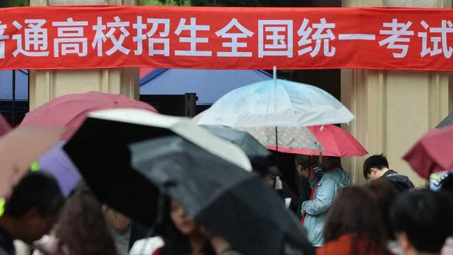 越来越多毕业生反向“镀金”学技能