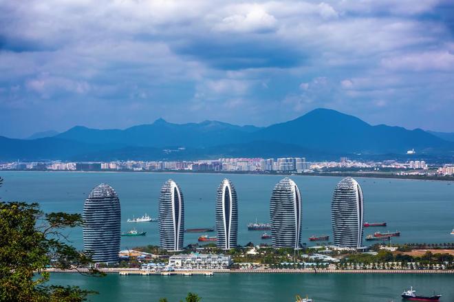 漠河也热到要装空调！东北人涌进海南“反向”避暑，三亚五星级酒店入住率回升