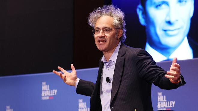 “美国国运股”Palantir，怎么靠AI Agent大涨3000亿美元？