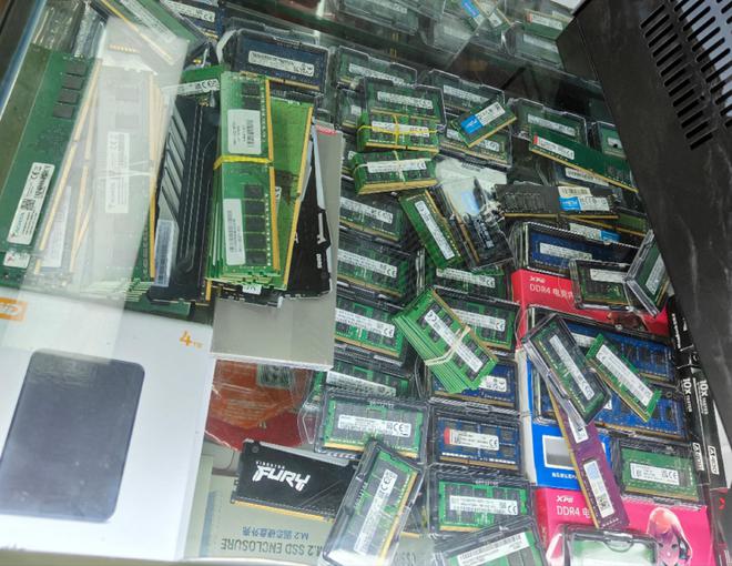 走访华强北：原厂停产风波下，DDR4内存条近一个月价格几乎翻倍
