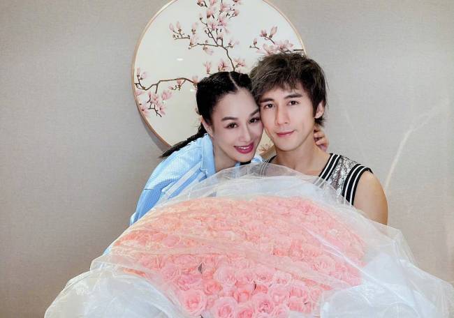 张伦硕也没叫考拉拉子
