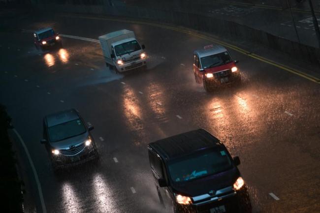 香港“黑雨”信号破纪录的背后