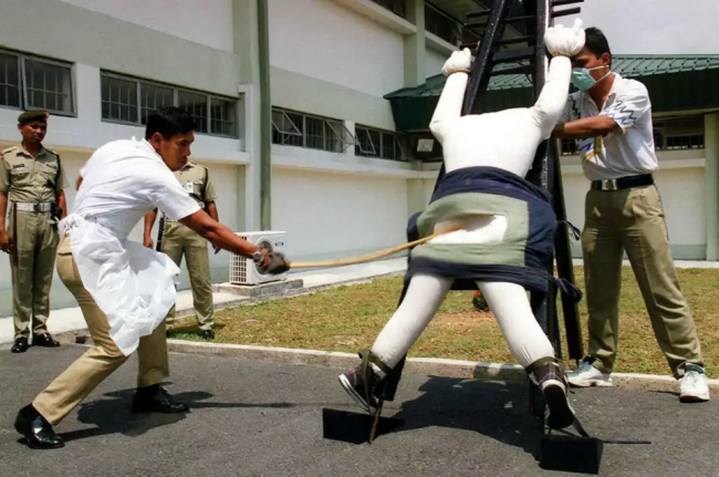 新加坡一小学生因霸凌同学被鞭刑 死亡威胁震惊全球