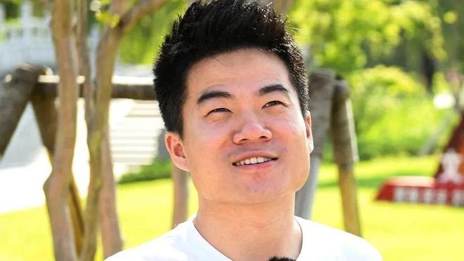 罗永浩曝董宇辉独立后年收入二三十亿，与辉同行回应
